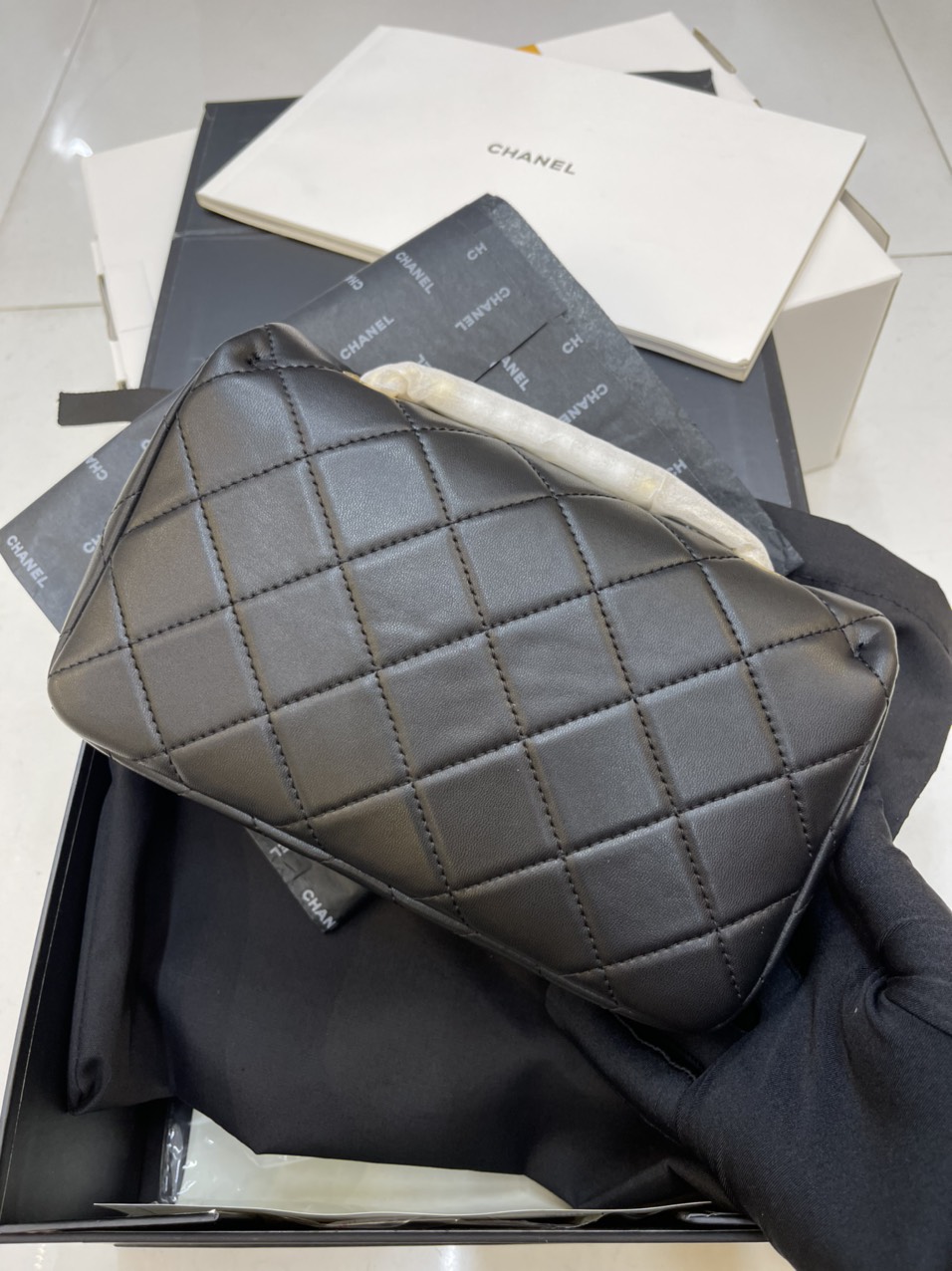 Túi xách Chanel Super  Khóa Vàng Nạm Ngọc Màu Đen Size 22cm